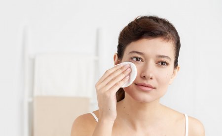 Limpiador facial fundamental para una piel saludable